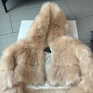 Crop fur jacked with hood